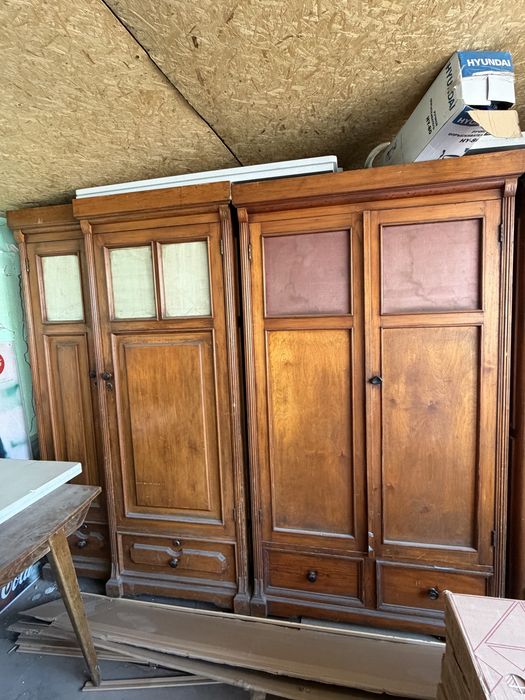 Продам антикварный шкаф