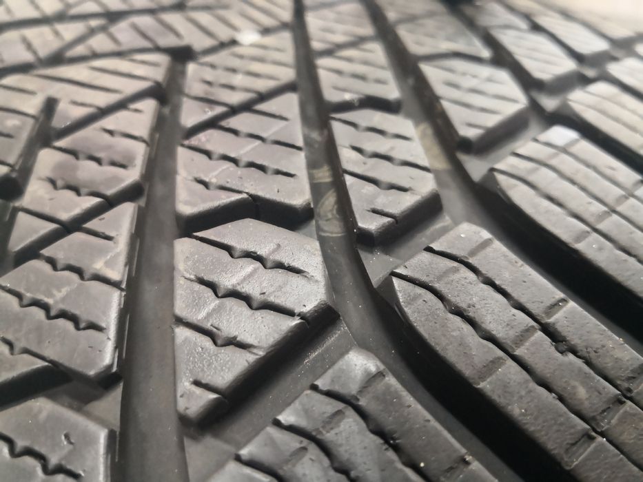 285 40 22 цола гуми Pirelli dot 22 4 броя