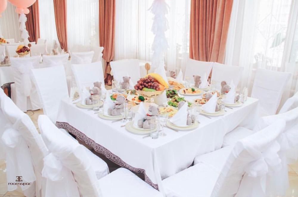 Продаю срочно банты для стульев