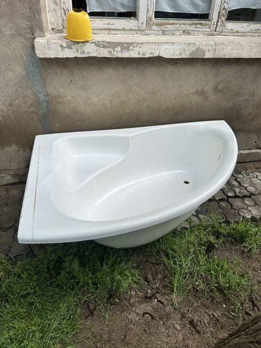 Vanna djakuzi srochniy sotiladi