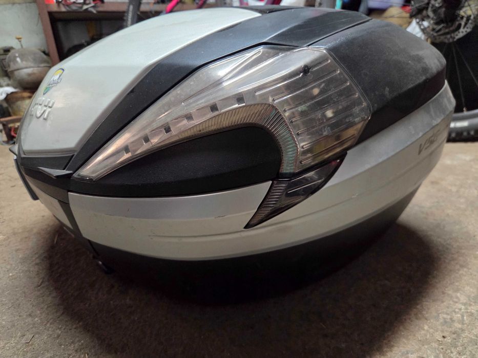 Продавам куфар за Honda Transalp. Куфарът е в добро състояние и е подходящ за модела. За повече информация — пишете на лично съобщение.