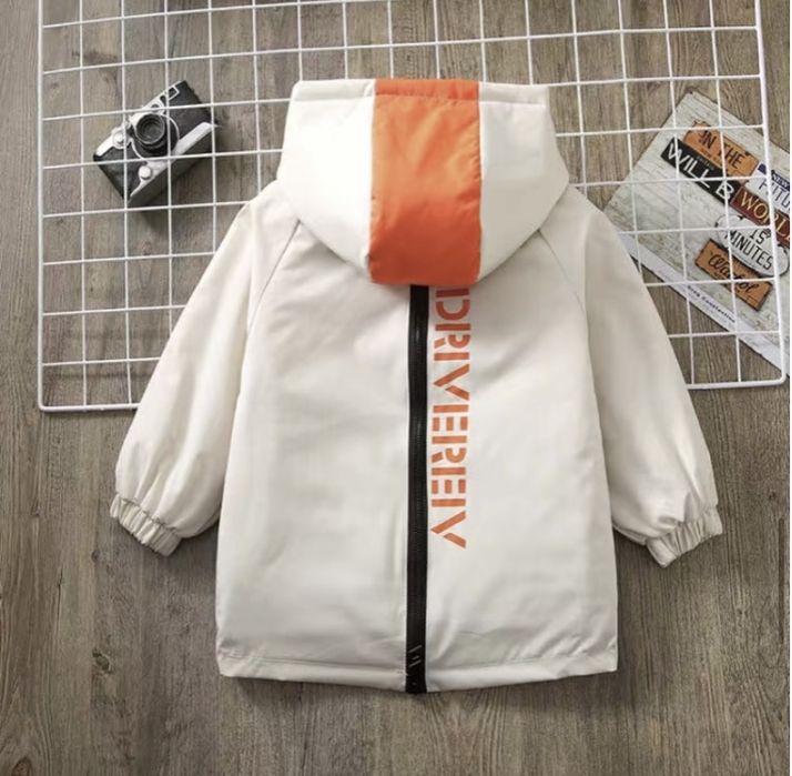 Продам детскую курточку