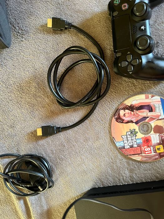 PS 4 ca nou cu doua controlere