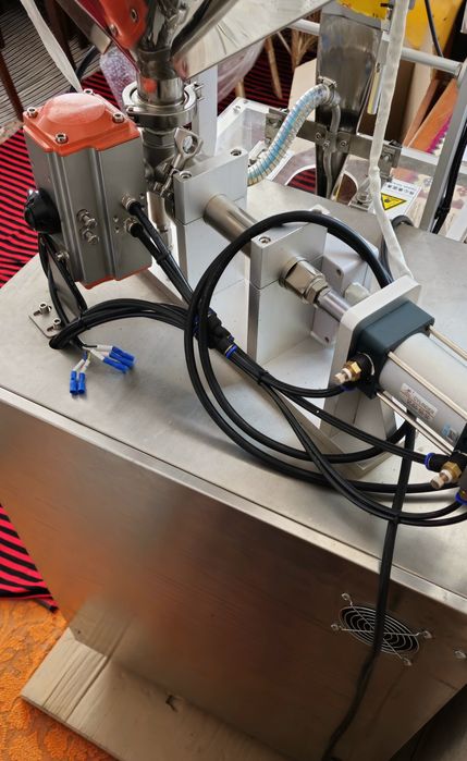 Vand utilaj de ambalat miere la stick