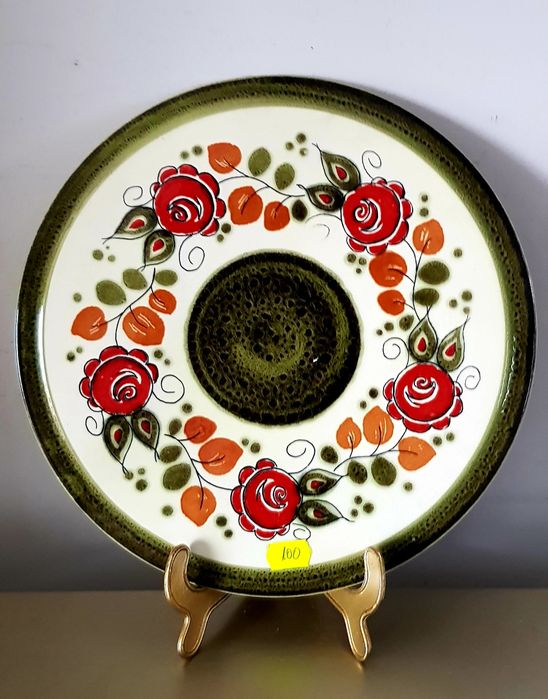 Platouri vechi din porțelan