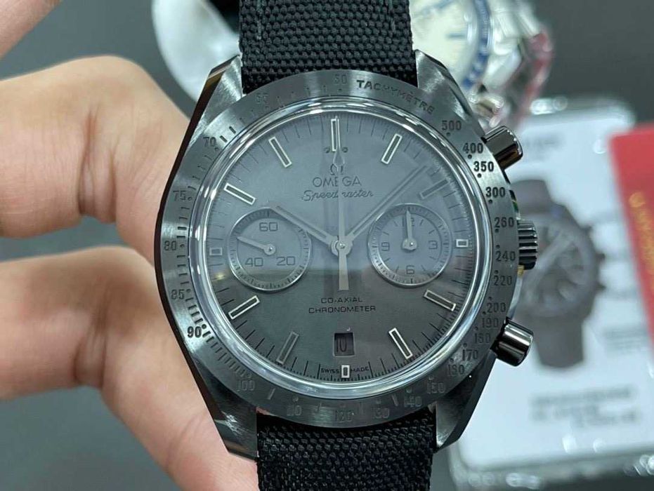 Omega speedmaster dark side of the mooon
