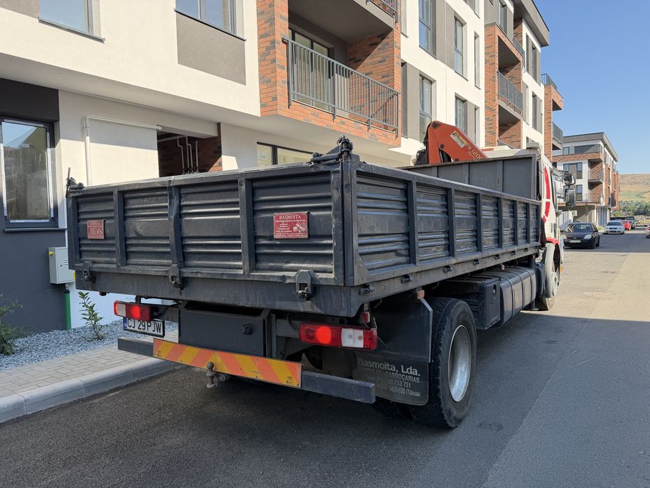 Camion Basculabil cu macara