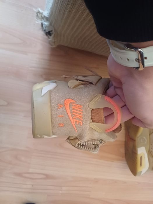 Jordan 6 Travis Scott