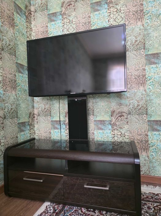 Samsung Tv podstavkasi bilan