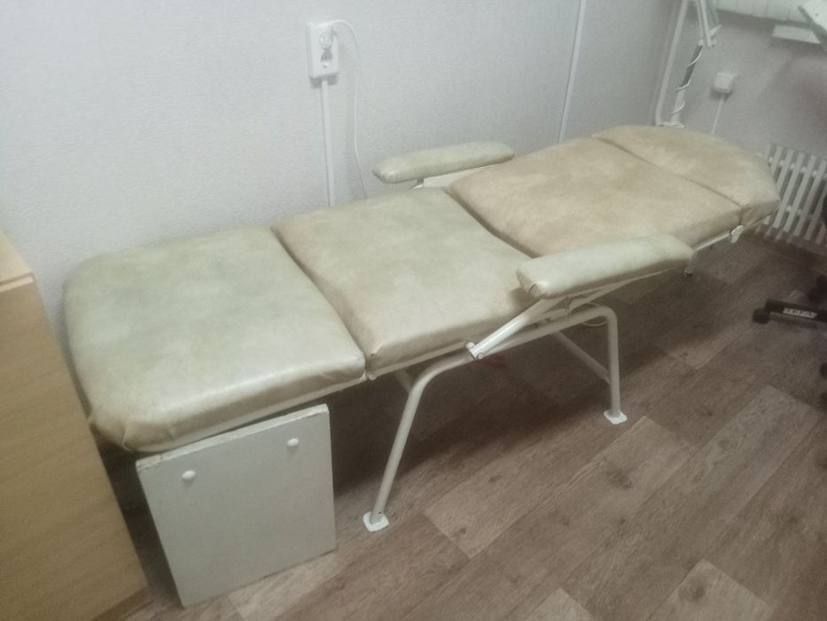 Кушетка с регулировкой головы