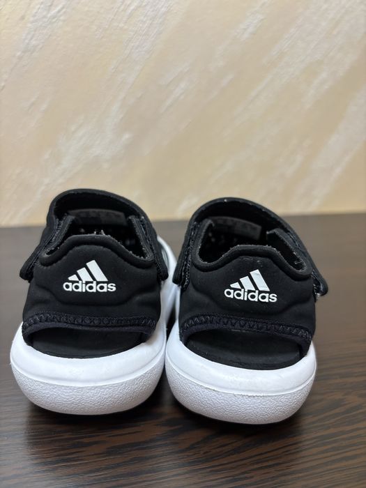 Бебешки сандалети адидас