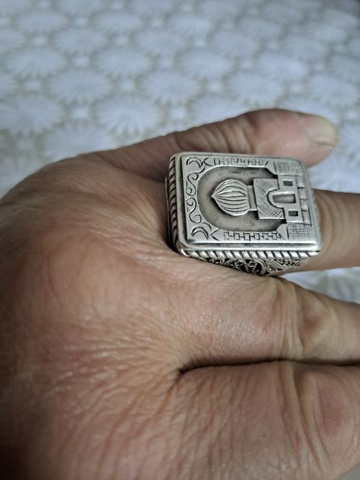 Продам серебро  печатку