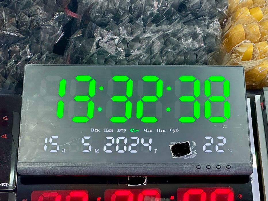 L E D настенные часы качество супер работают от 220 вольт. Оптом