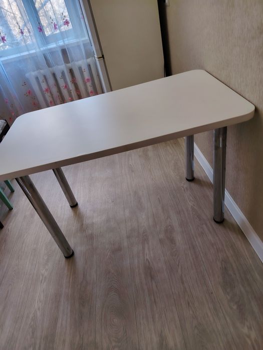 Стол кухонный, белый