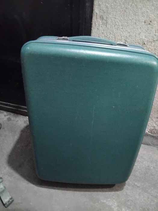 Куфари и сакове от 30 до 40 лв различни модели