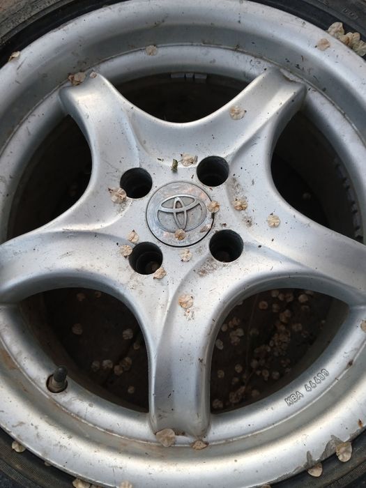 Продам титановые диски с резиной.