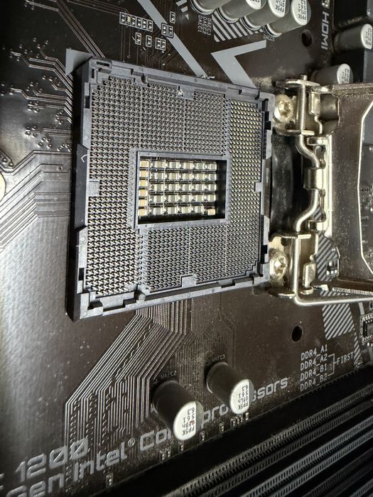 Placa de baza Gigabyte B460M DS3H posibil defect