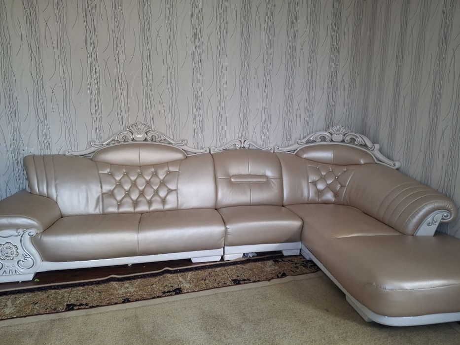Продам диван  кожаный