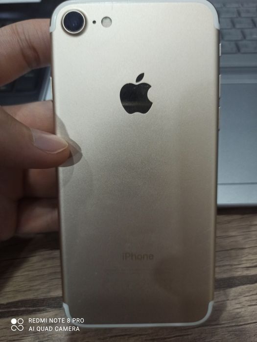 Iphone 7  Gold rangda
