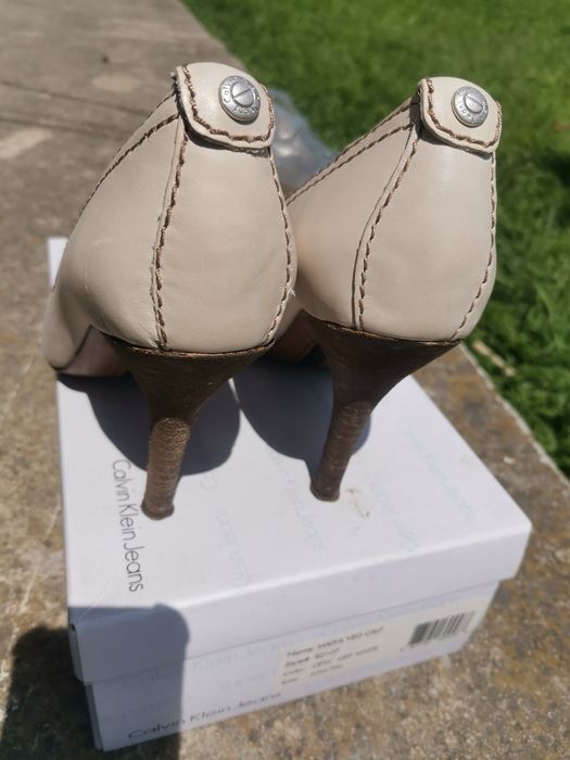 Calvin Klein нови, 40 номер