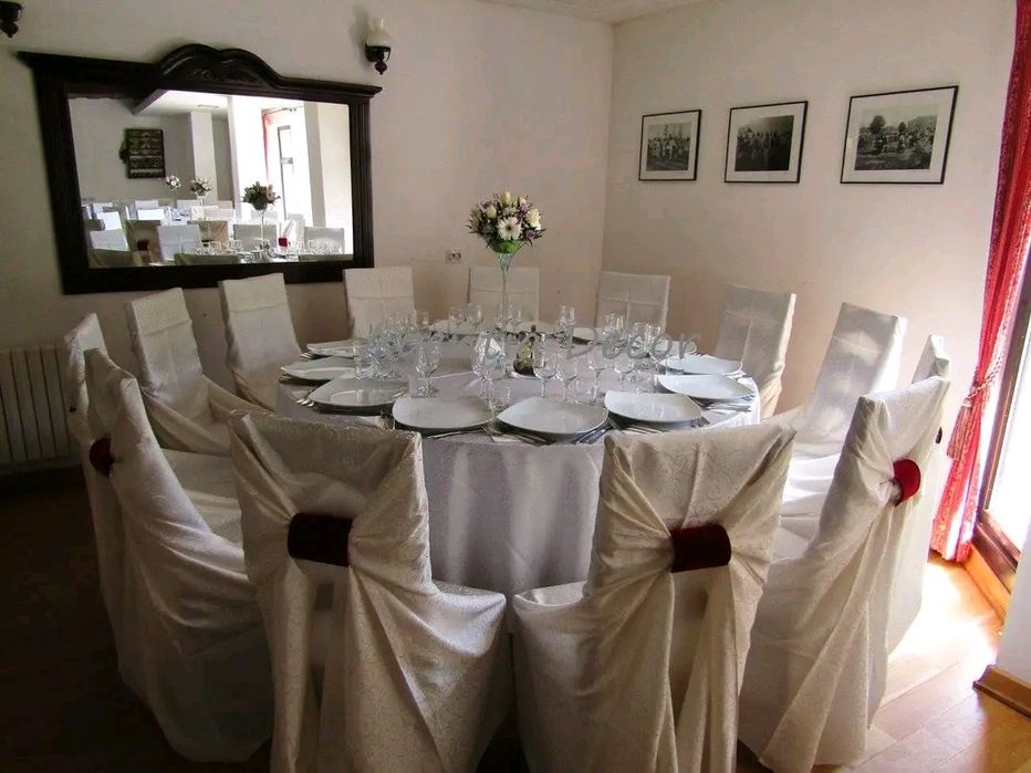 Vând huse brocard crem