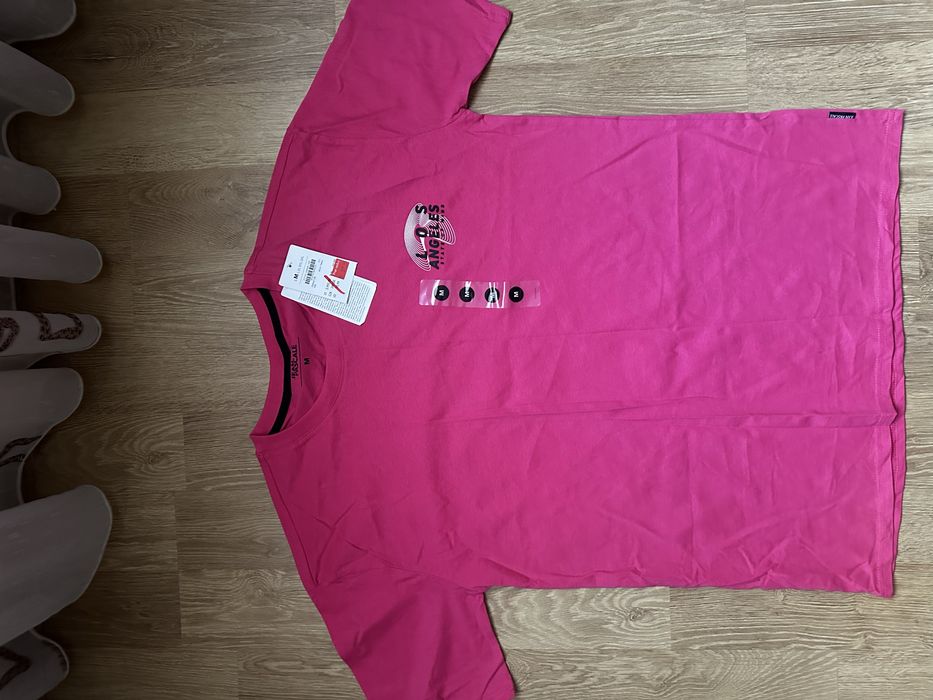 Tricou Roz Nou cu eticheta