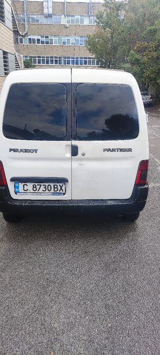 Продавам Пежо партнер