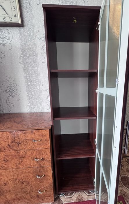 Комплект шкафов и комод