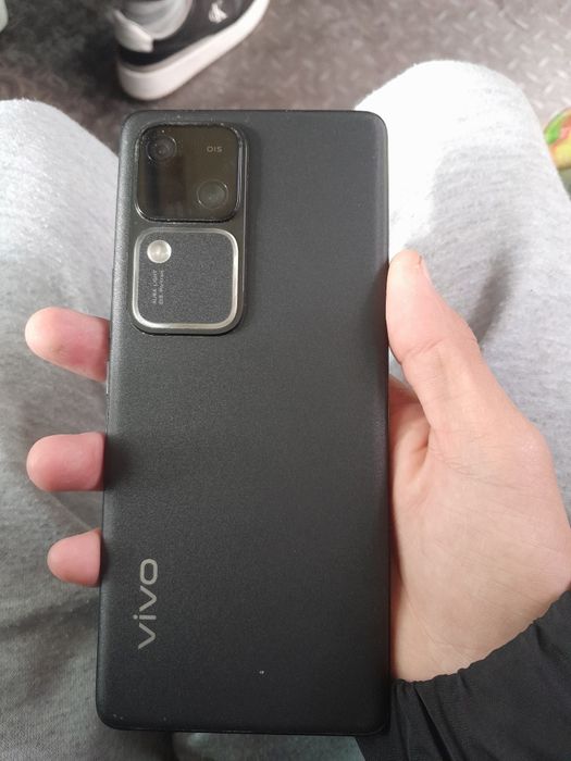 Vivo v30 256гб 34 озу