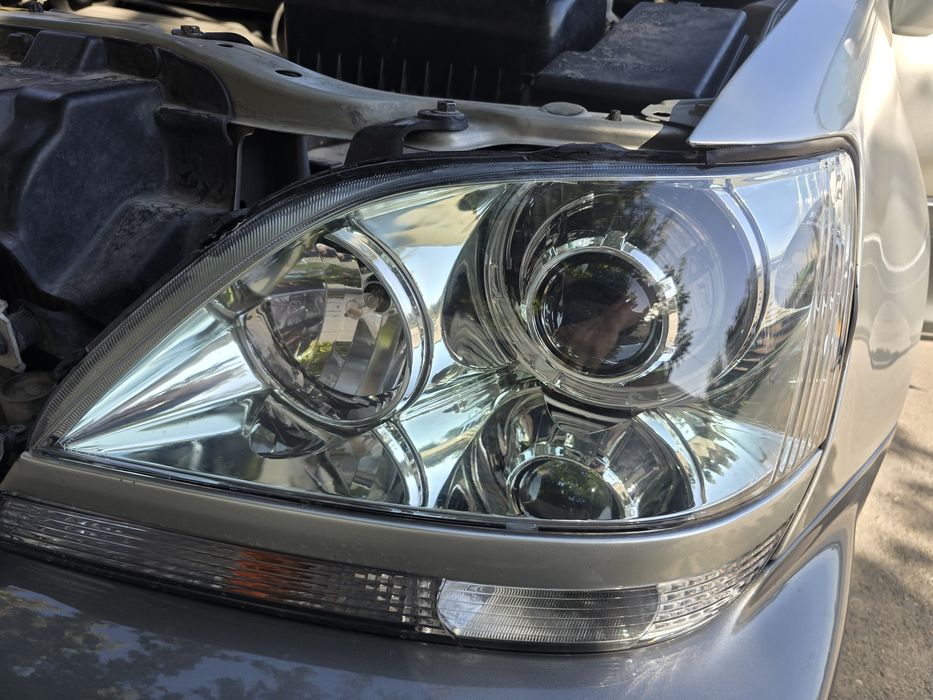 Продам ФАРЫ на Lexus Rx300