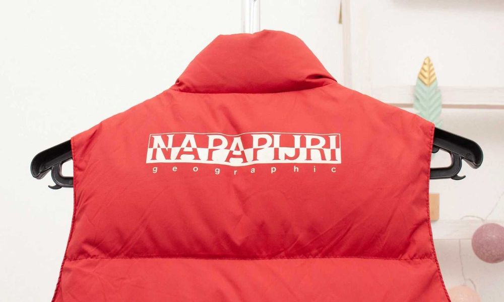 Napapijri оригинална детска грейка от пух червен пухен елек 6-7 г