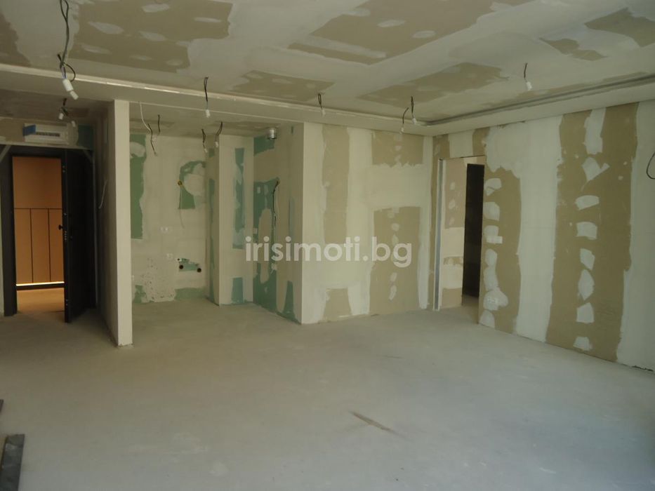 Продава се Тристаен апартамент в София, Манастирски ливади - 118 кв.м за 2496 €/кв.м - Снимка #1