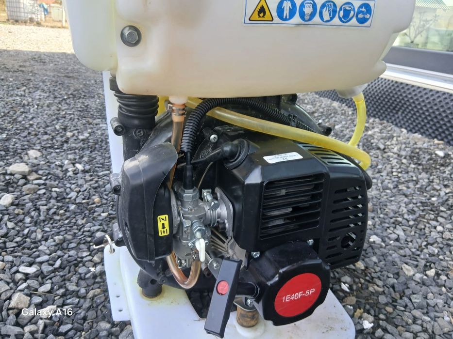 Atomizor (pompa stropit )cu motor pe benzina