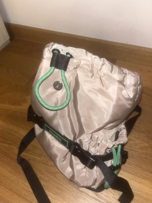 Geantă bej închis, cu aspec