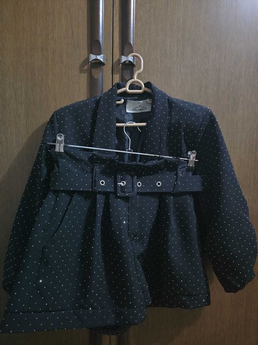 Комплект сако и пънталонки с камъни