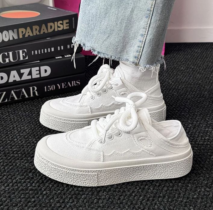 Белые тканевые кроссовки