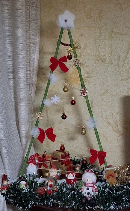 Нови ръчно изработени елхи и декорацийй