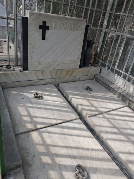 Mausoleu  familie cimitiru reînvierea poziție excelenta  lingă  capela