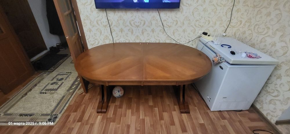 Стол из хорошего дерева