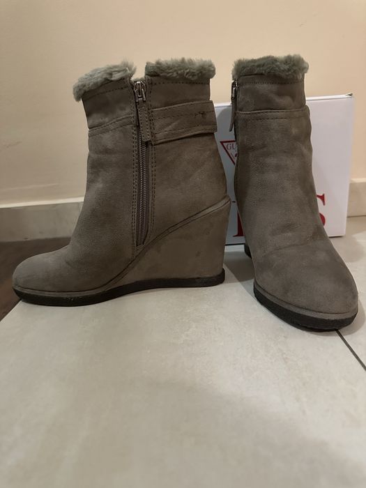 Боти Guess велурени