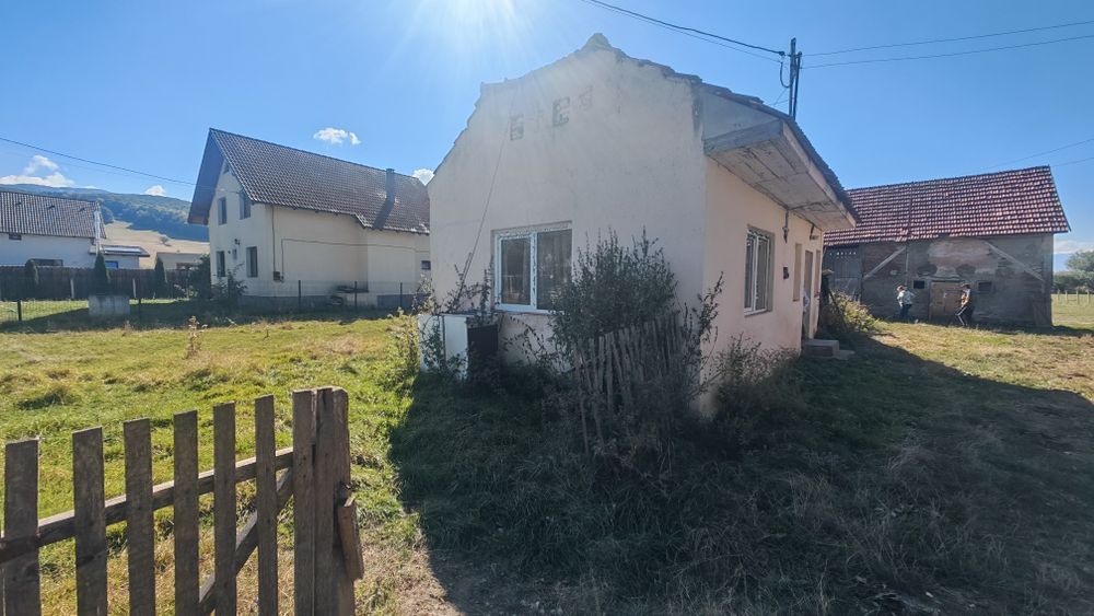 Casa + teren Mărcus  25 km de Brașov