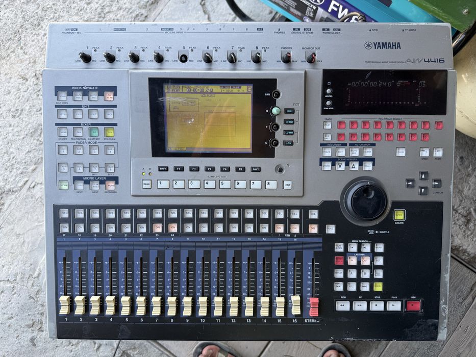 * YAMAHA AW4416 профессиональный микшер с HDD в хорошем состоянии
