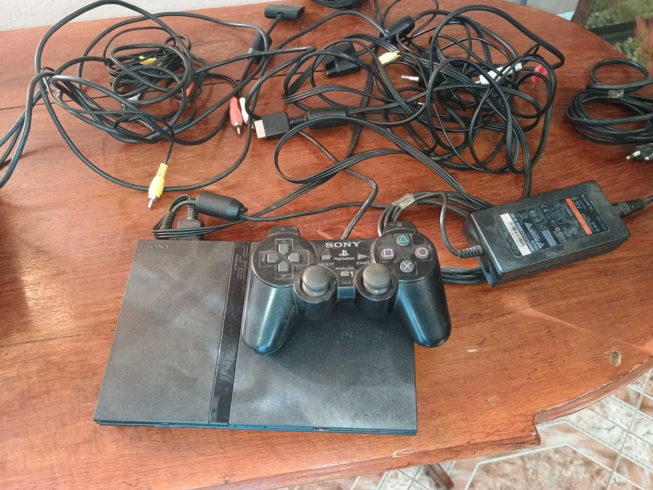 Плейстейшън 2  два броя с кабели