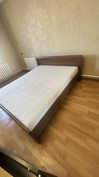 Продам спальный гарнитур