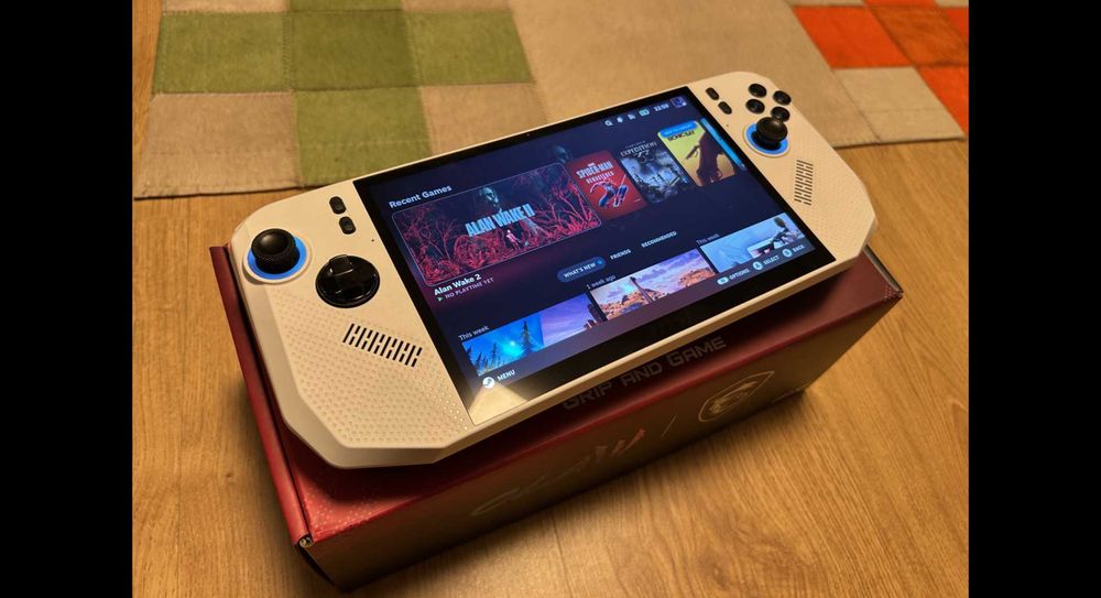 Продавам MSI Claw A8 BZ2EM – един от най-мощните handheld gaming PC модели на MSI.
