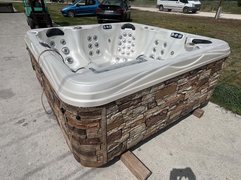 Artesian spas jacuzzi