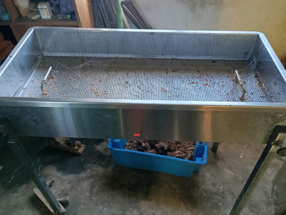 Пчеларско оборудване , машина за инвентиран сироп, eл. нож, вана