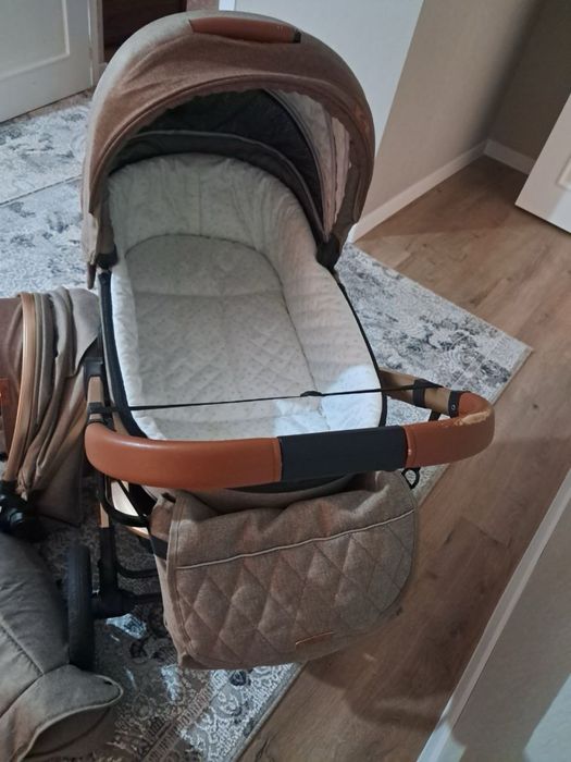 Продается коляска в отличном состояние