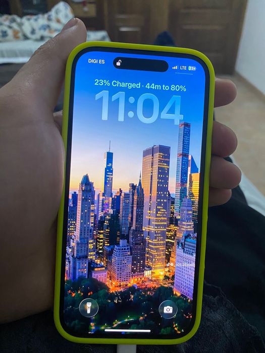 iPhone 16 simplu