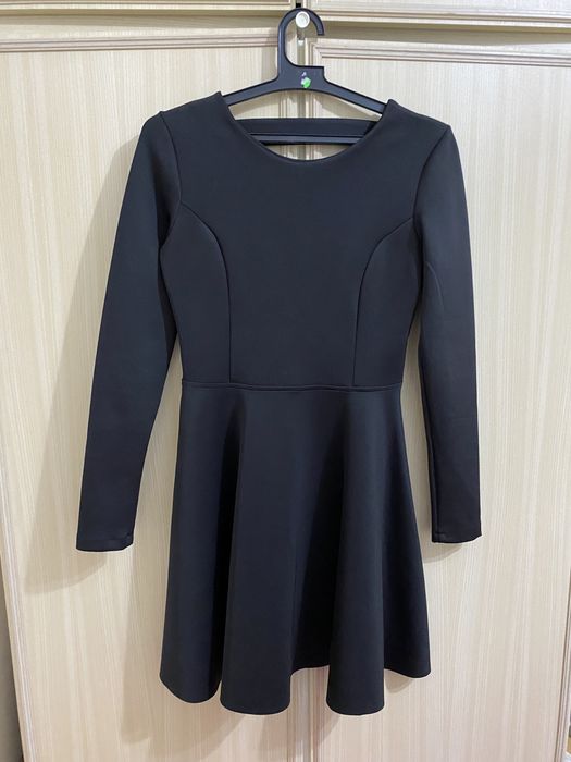 Rochie neagră de ocazii